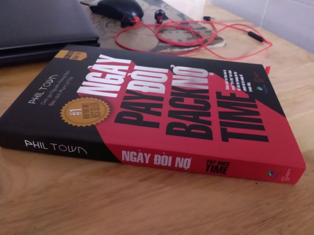 Hình ảnh với mô tả "Sơ lược về nội dung cuốn sách Payback Time (Ngày Trả Nợ)"
