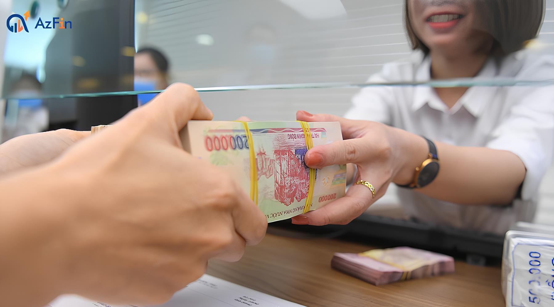 Có nên gửi tiền vào ngân hàng?